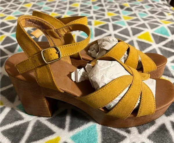 American Eagle wedge heels - Image 4