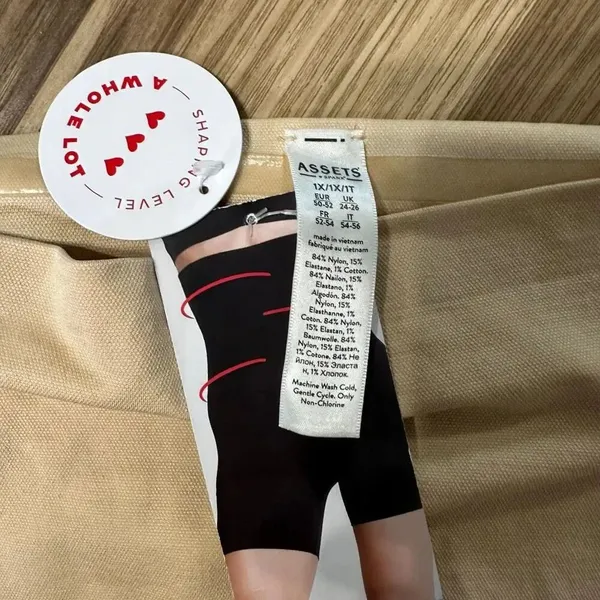 Spanx nude smoothing mid-thigh 1X shapewear shorts - Image 2