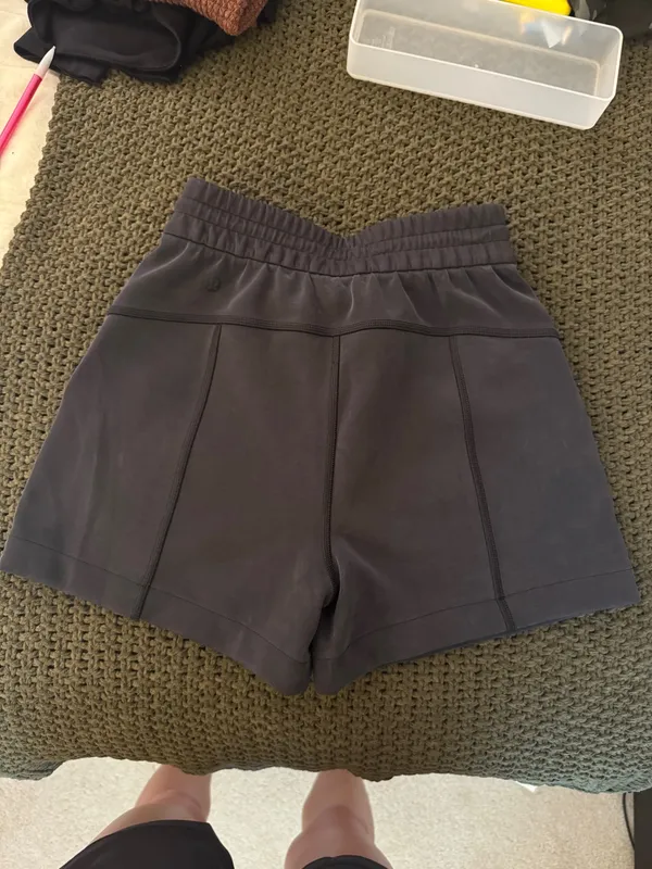 Lululemon Shorts Softstreme High-Rise 4" - Image 2