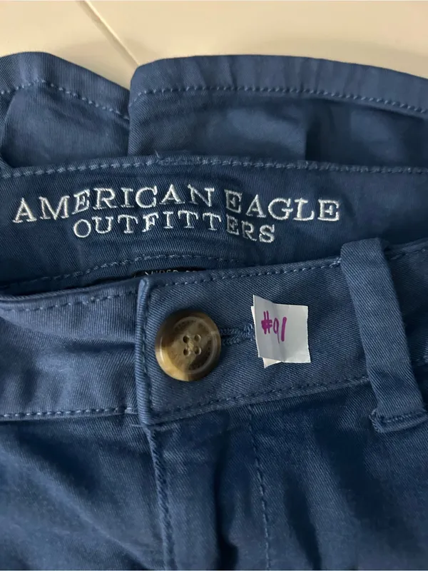 American Eagle Women’s Navy Blue Midi Super Stretch Chino Shorts SZ 2 - Image 5