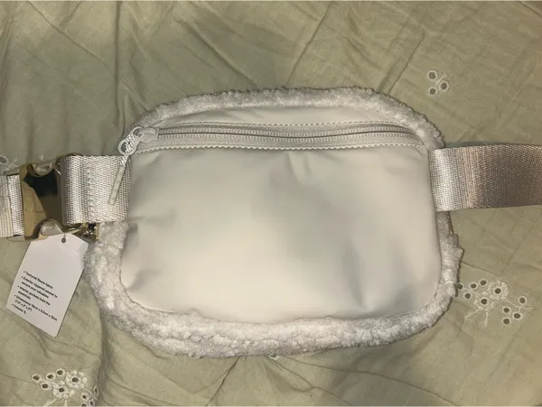 Lululemon women’s fleece belt bag - Image 5