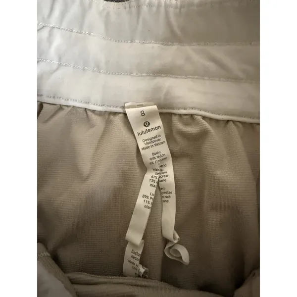 Lululemon Track Attack Running Shorts Women's Size 8 Soft Grey 3" Inseam - Image 4