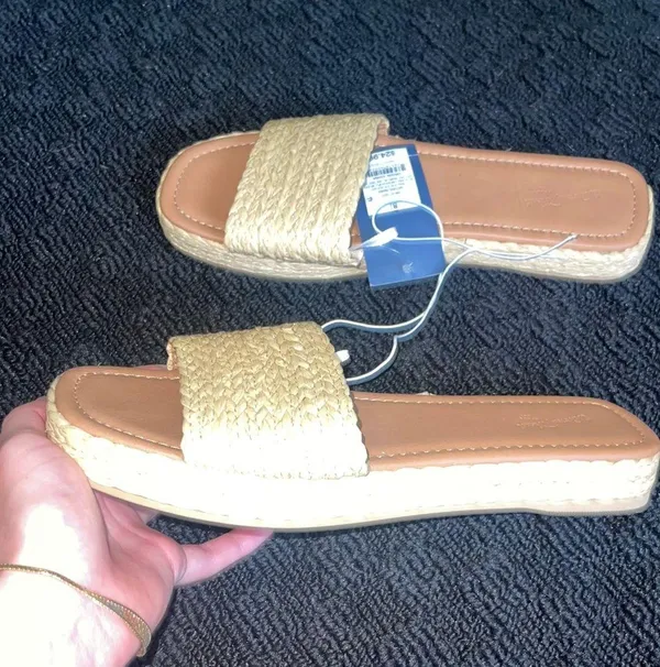 Platform Sandals Size 8.5 - Image 3