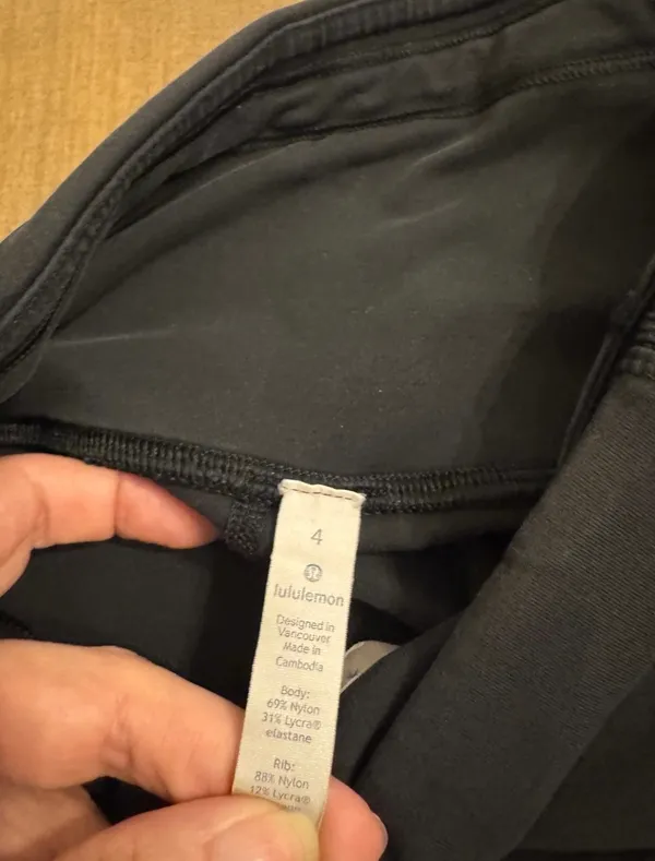 Lululemon Size 4 Black Leggings Ruched Bottom - Image 2