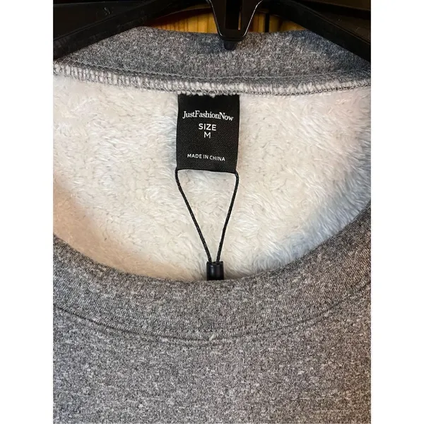 Just Fashion Now gray kitten sweatshirt, fuzzy inside size medium nwt (2341) - Image 2