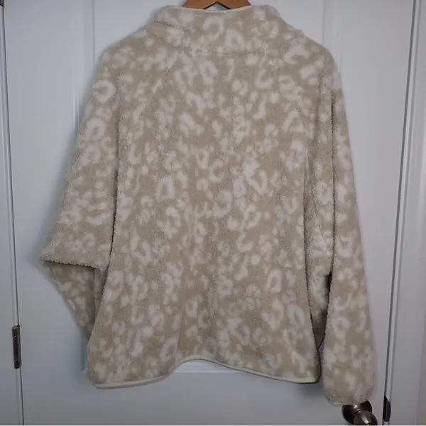 All in Motion Women's Sherpa Cropped Jacket - Beige and white leopard size XXL - Image 5