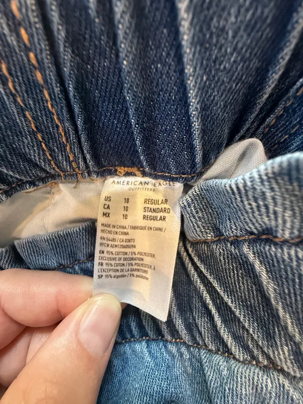 American Eagle Outfitters EUC High Rise Blue Jeans - Image 3