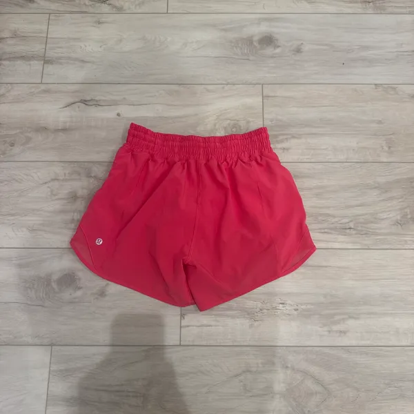 Lululemon Shorts Hotty Hot 4" Low-Rise 4 Lip Gloss - Image 2