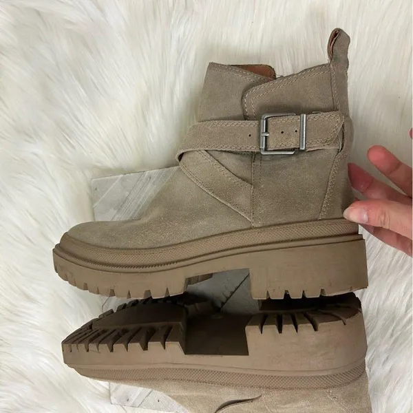 Lucky Brand Elyton Tan Suede Chunky Lug Sole Boots Size 9 - Image 10