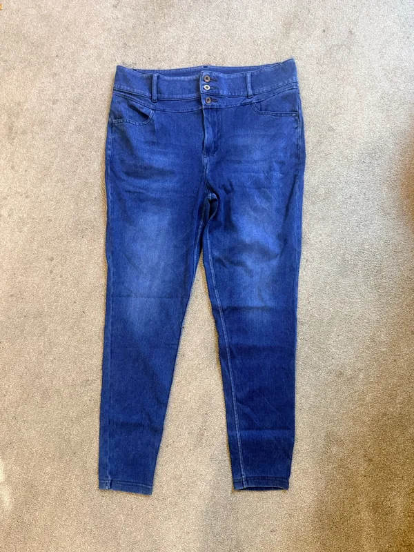 Halara Dark Medium Wash 3 Button Super Stretchy Skinny Jeans Size XL - Image 4