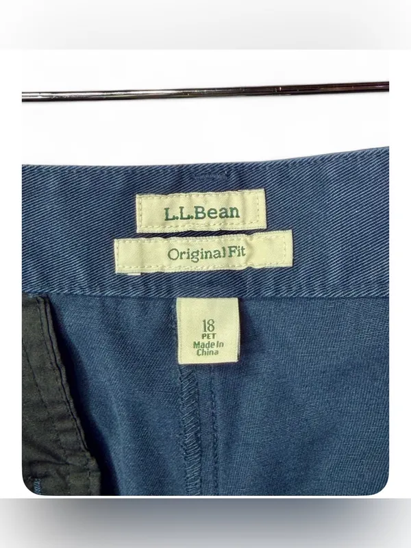 L.L. Bean Women’s Original Fit Pleaded Navy Cropped Trousers Size 18 Petite - Image 3