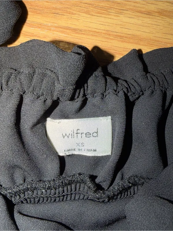 Aritzia Wilfred Black Smocked Tie-Shoulder Ruffle Tank - Image 6
