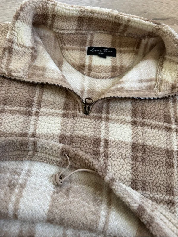 Love Tree beige cream plaid cropped sherpa teddy quarter zip pullover size small - Image 2