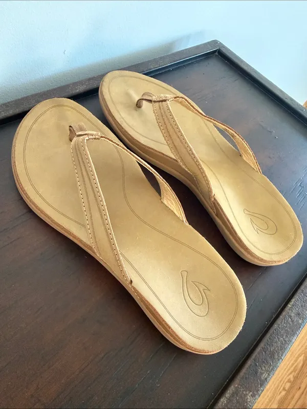 OluKai Women’s Aukai Leather Flip-Flop Sandals, Size 6 - Image 4
