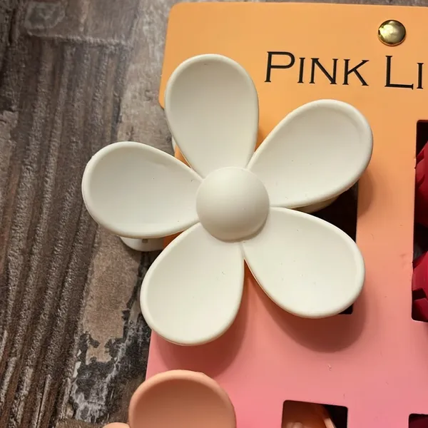 Pink Linen Set of Four Flower Claw Clips NWT - Image 2