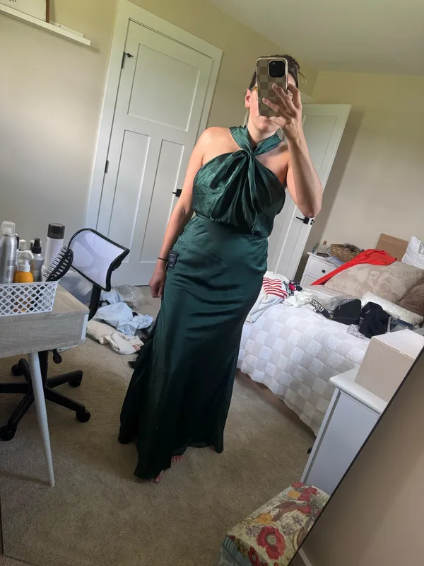 Lulus Women’s halter neck wedding guest dress - Image 2