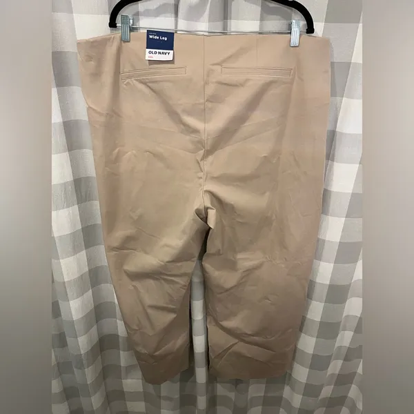 Old Navy Women's Wide Leg Pants in Tan - Image 4