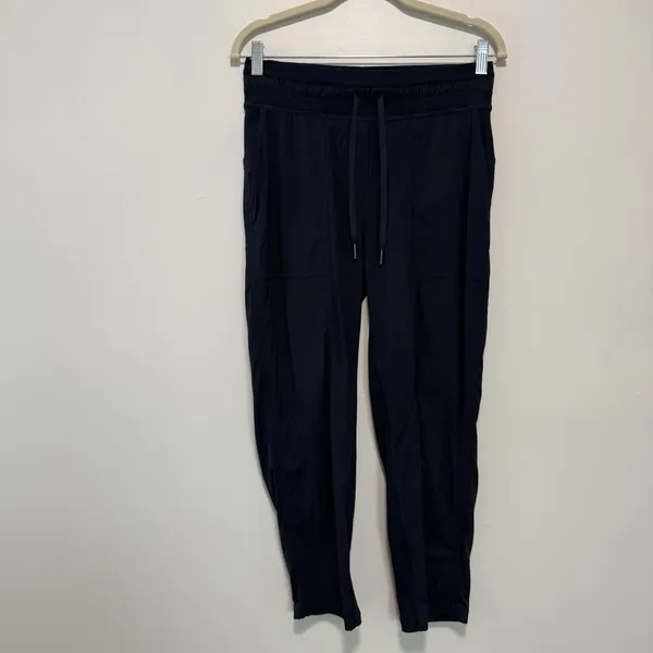 Lululemon Dance Studio Mid-Rise Crop 25" in Navy Size 6 - Image 2