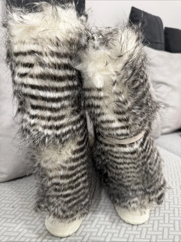 Y2k / Boho Colin Stuart for Victoria's Secret Faux Fur Boots – Size 9M - Image 6
