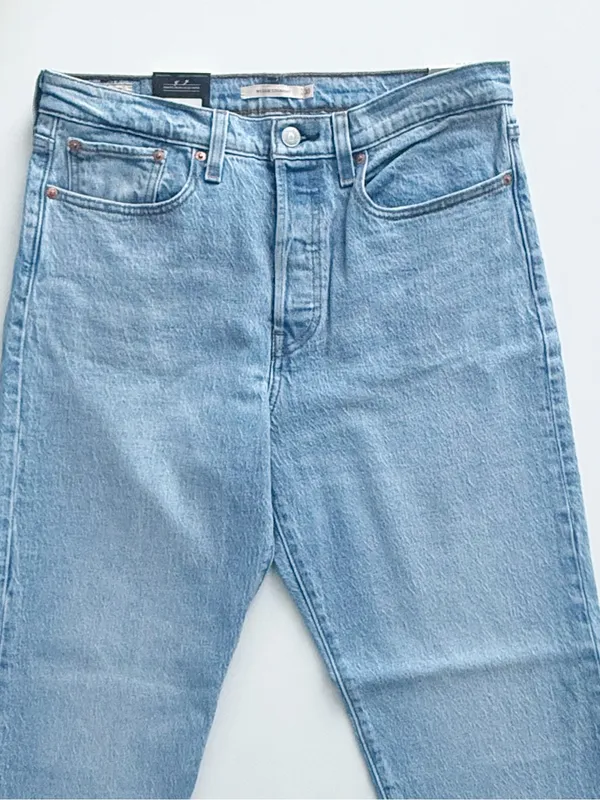 NWT Levi’s Wedgie Straight Light Wash Jeans 30 X 30 - Image 4