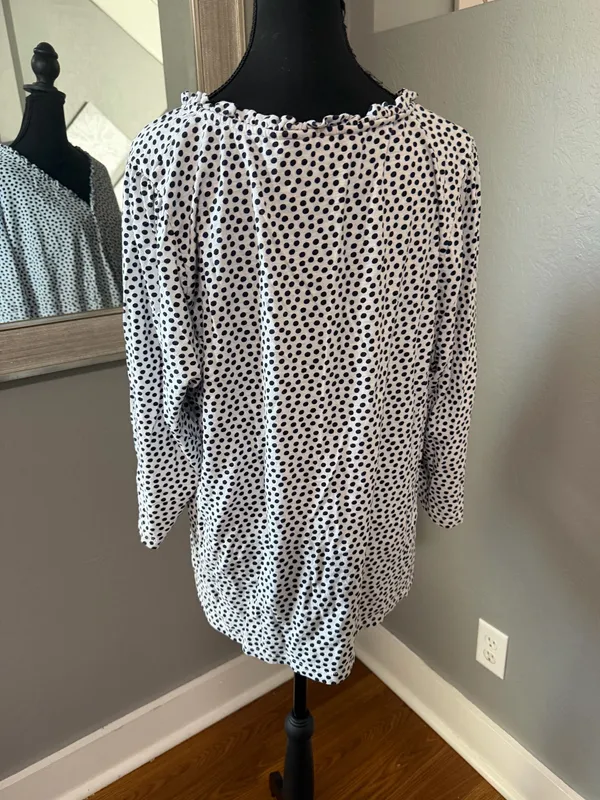 Boden x Anthropologie Polka Dot Ruffle Trim Cottagecore buttoned v-neck 20/22R. - Image 4