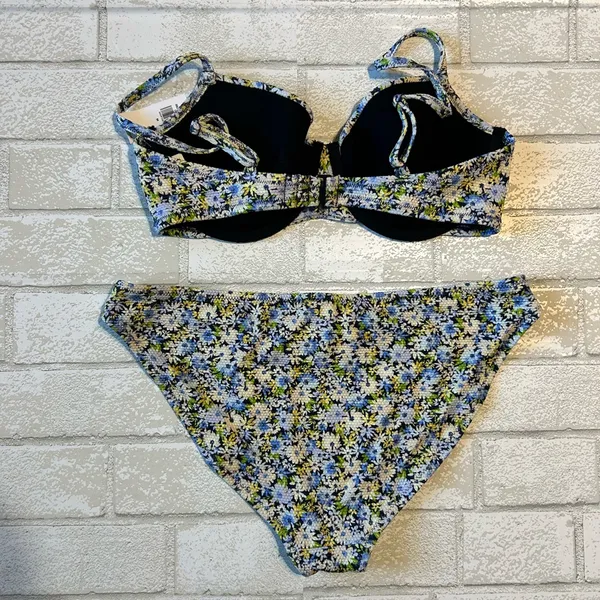 Old Navy Floral Bikini Set - Image 2