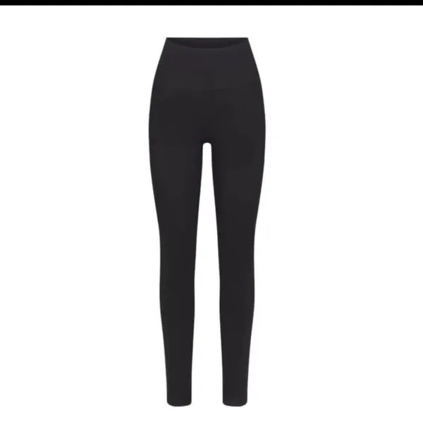 SKIMS NWT  SOFT SMOOTHING SEAMLESS LEGGING ECLIPSE XS - Image 3
