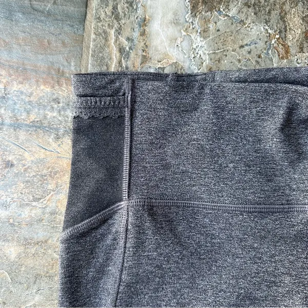 Lululemon Free Runner Crop Heathered Black Gray Women’s Size 8 - Image 6