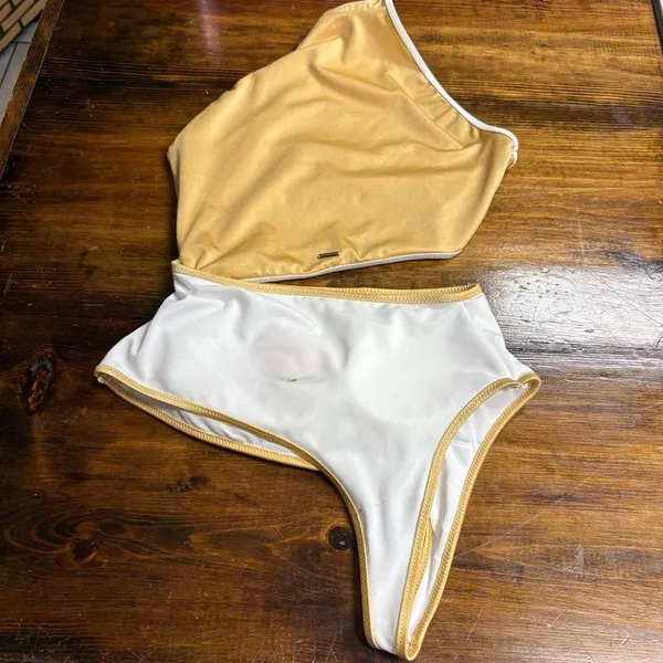 Victoria’s Secret White And Gold One Shoulder Cutout Swimsuit Size‎ Small - Image 3