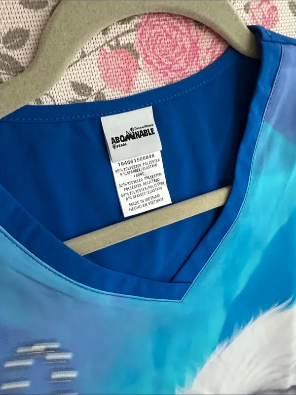 Ladies scrub top of Abominable character Sz S. NWT - Image 4