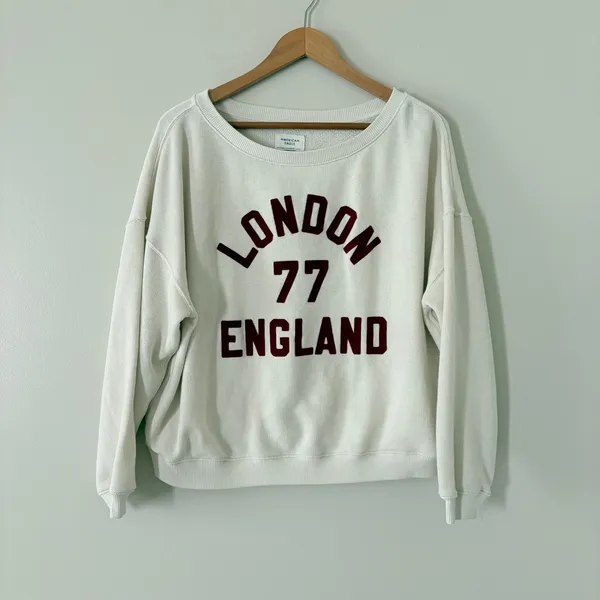 American Eagle Sweatshirt AE Off The Shoulder London 77 England Small Cream - Image 3