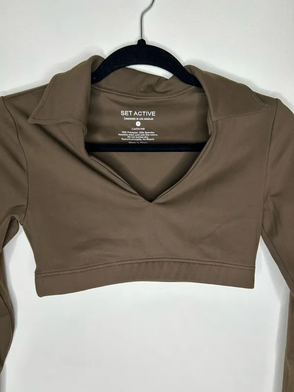 SET ACTIVE long-sleeved, collared brown crop top size small - Image 5
