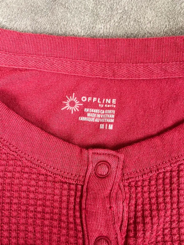 Offline by Aerie Waffle Henley Women's M Red Long Sleeve Thumbs Y2K Bella Swan - Image 3