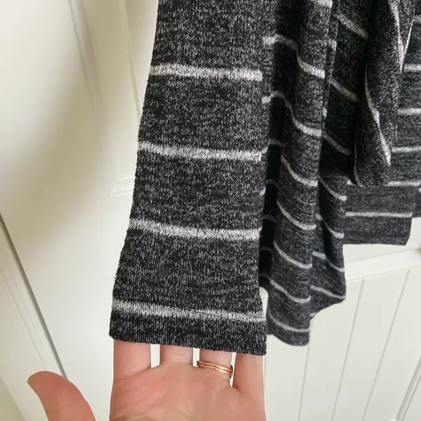 EUC | American‎ Eagle Outfitters women’s long soft knit cardigan — small - Image 2