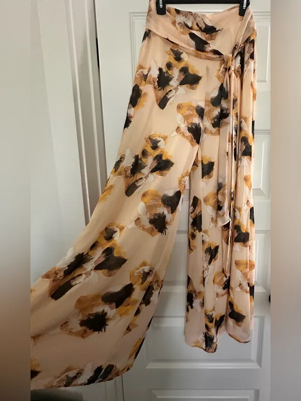 Forever 21 Light Yellow Floral Wide Leg Pants with Black and Mustard Accents - Image 2