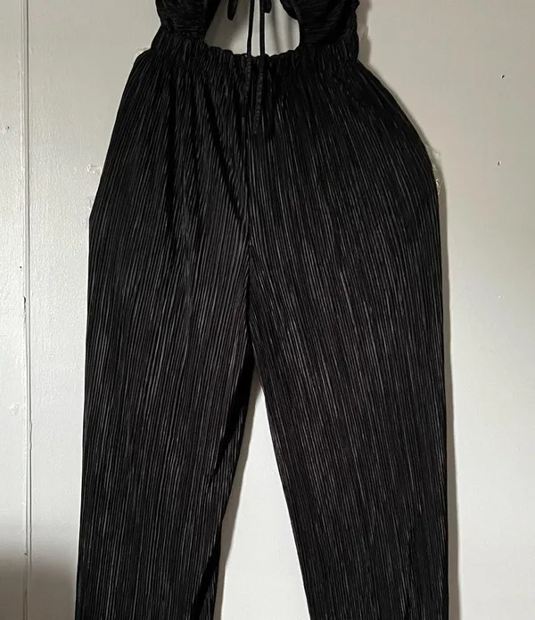 Elegant Black Pleated Jumpsuit Size M - Image 2