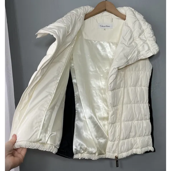 Calvin Klein Vest Size Medium Cream Black Quilted Puffer Performance Moto Preppy - Image 3