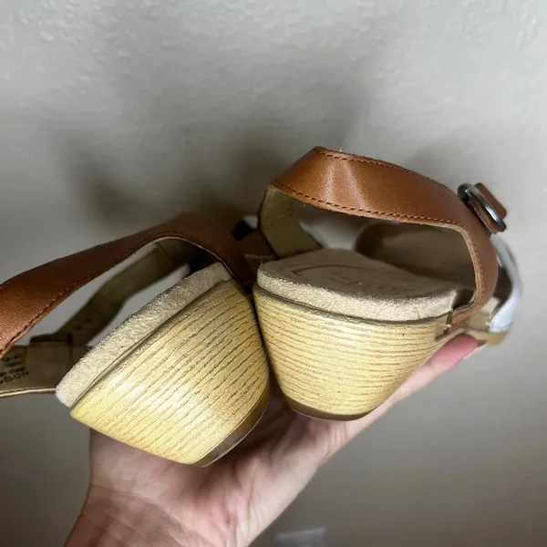 Dansko two tone white brown leather sandals WOMENS 40 - Image 4