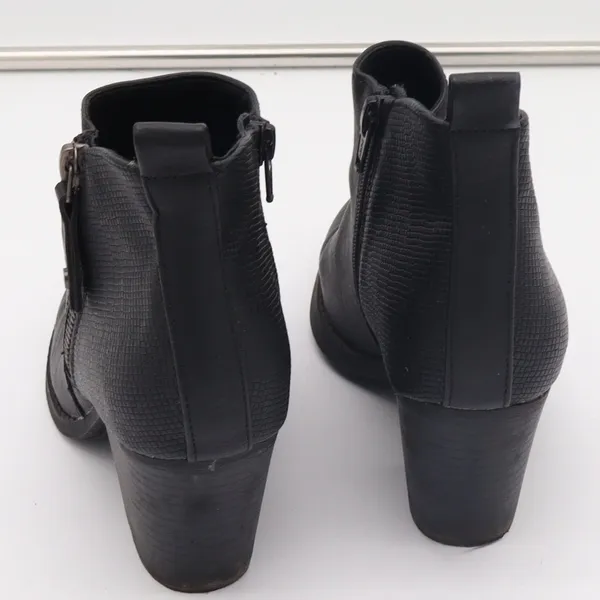 Universal Thread Ankle Boots Womens 7.5 Bootie Black Faux Leather Good - Image 4