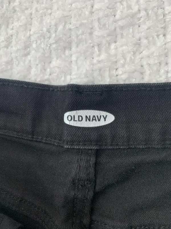 Old Navy Black Jean Shorts Size 8 Like New - Image 3