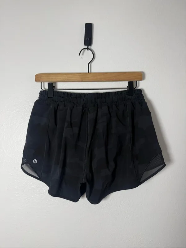 Lululemon Hotty Hot Short II *Long 4" Heritage 365 Camo Deep Coal Multi / Black - Image 3