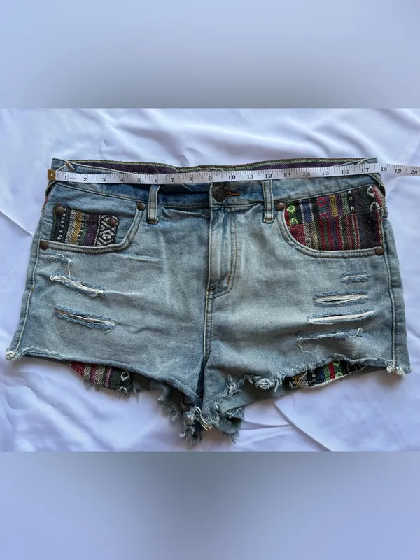 Free People Aztec Embroidered Cut Off Distressed Denim Shorts Size 31 - Image 9