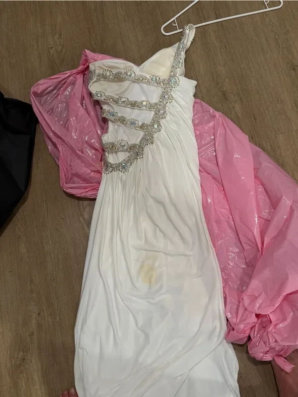Elegant One-Shoulder White Prom Dress with Beaded Trim - Image 8