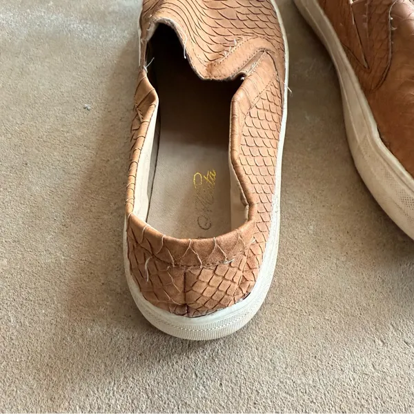 Source Unknown Tan Slip - Image 4