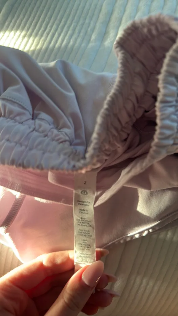 Lululemon Hotty Hot 2.5" - Image 2