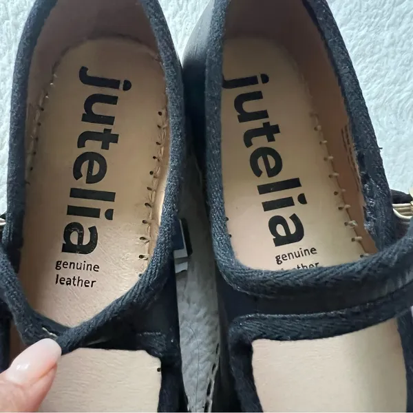 Black Shoes with Classic Mary Jane Design - Image 2