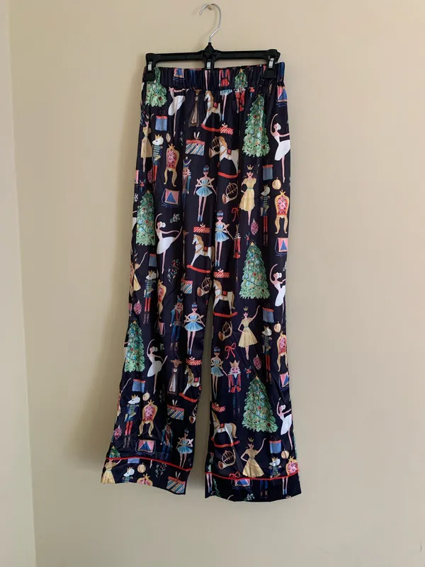 Sheshow Women’s small Christmas pajamas set (top & bottom) - Image 6