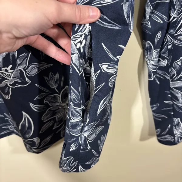 Hang Ten UV Sun Protection Floral Navy Women's Top Size M - Image 5