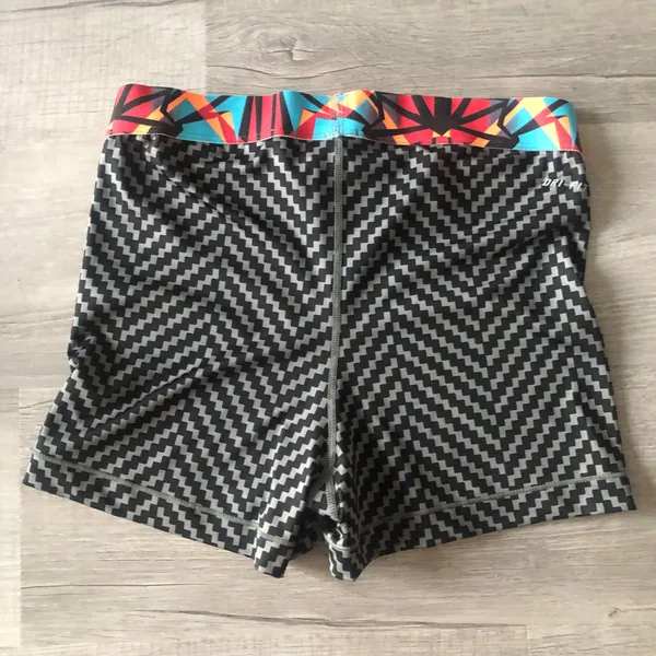 Nike pro women’s shorts. Large - Image 2