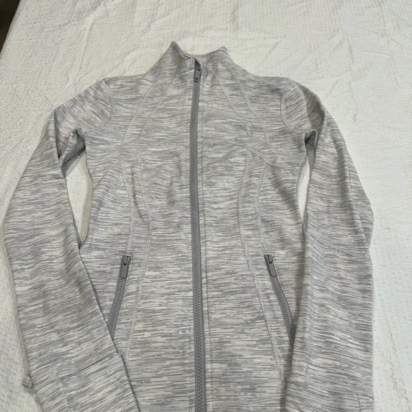 Lululemon gray define jacket size 2 *has logo* - Image 3